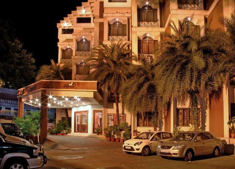 Hotel Jayaram Пондичери Екстериор снимка